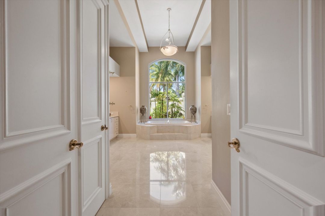 For Sale: $3,190,000 (4 beds, 4 baths, 5612 Square Feet)