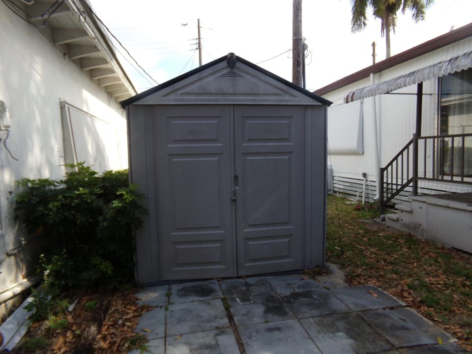 For Sale: $79,000 (1 beds, 1 baths, 797 Square Feet)