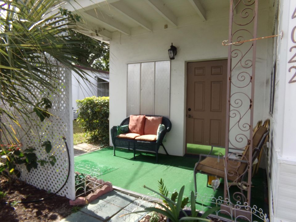 For Sale: $79,000 (1 beds, 1 baths, 797 Square Feet)