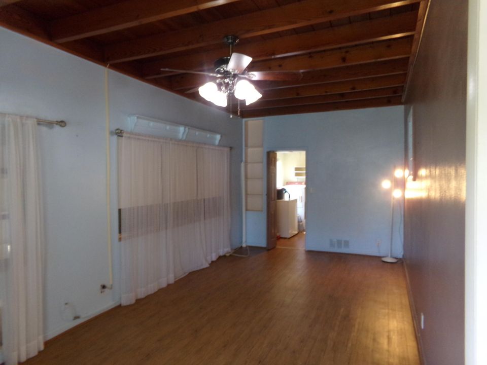 For Sale: $79,000 (1 beds, 1 baths, 797 Square Feet)