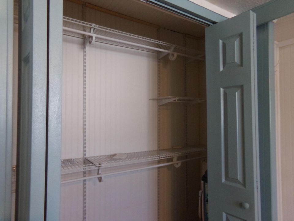 For Sale: $79,000 (1 beds, 1 baths, 797 Square Feet)