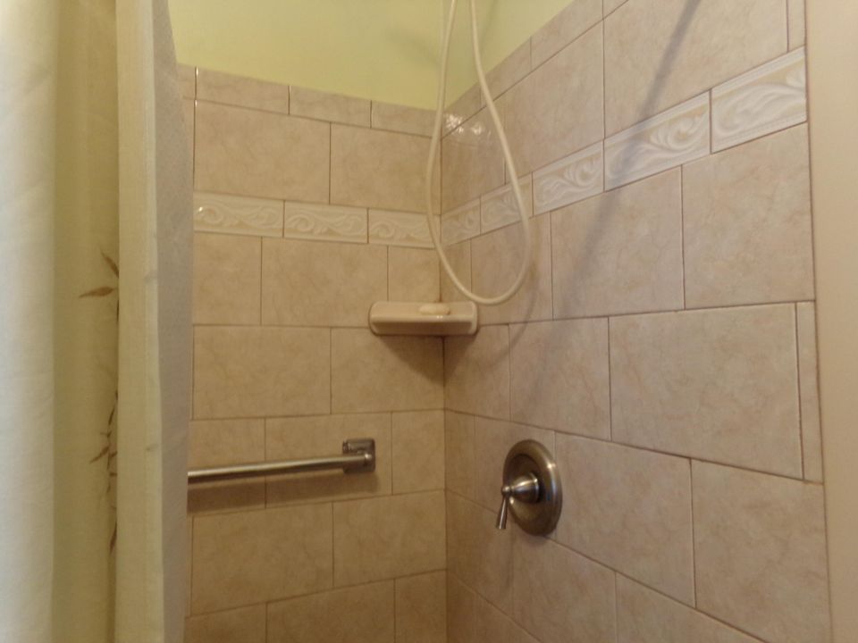 For Sale: $79,000 (1 beds, 1 baths, 797 Square Feet)