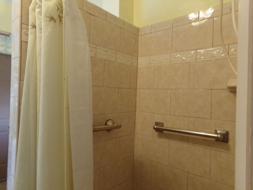 For Sale: $79,000 (1 beds, 1 baths, 797 Square Feet)