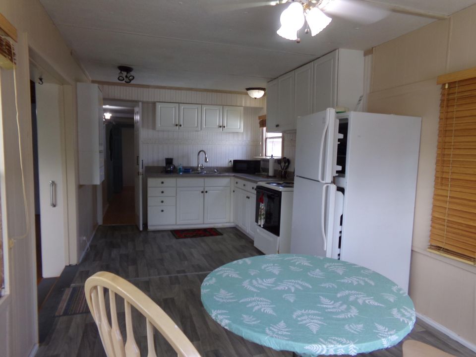 For Sale: $79,000 (1 beds, 1 baths, 797 Square Feet)