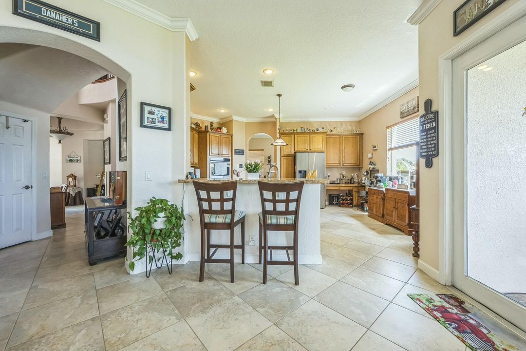 待售: $869,000 (6 贝兹, 5 浴室, 3837 平方英尺)