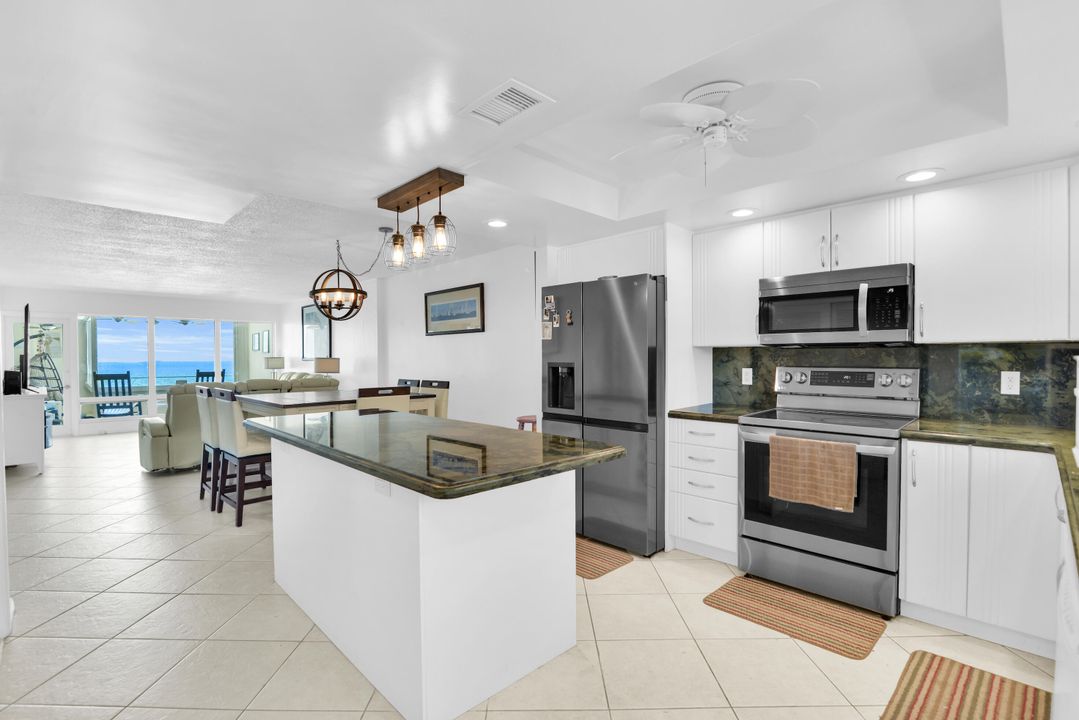For Sale: $475,000 (3 beds, 3 baths, 1448 Square Feet)