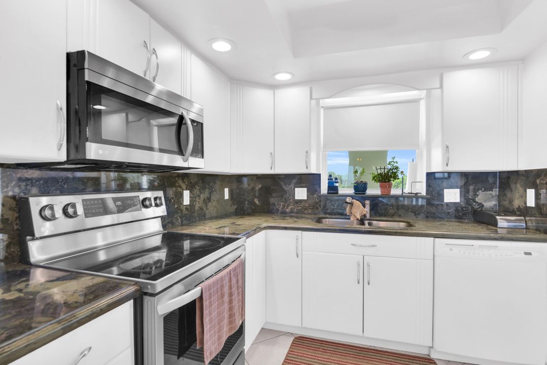 For Sale: $475,000 (3 beds, 3 baths, 1448 Square Feet)