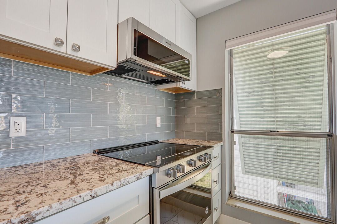 Под контрактом: $250,000 (2 спален, 2 ванн, 770 Квадратных фут)