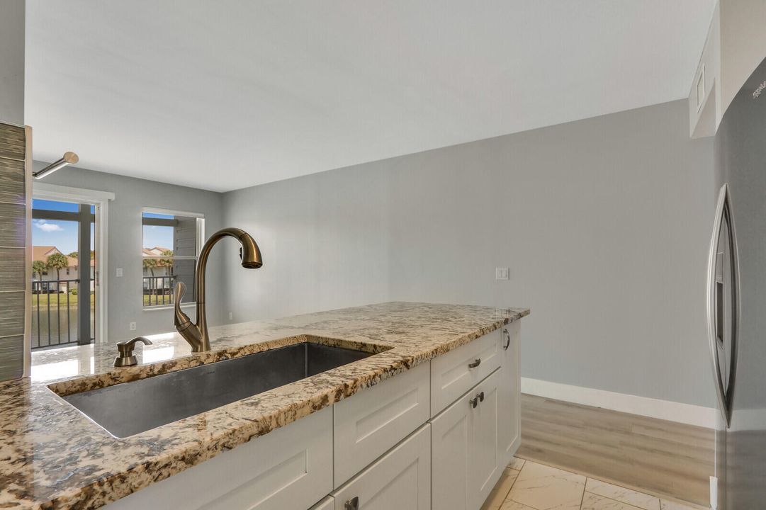 Под контрактом: $250,000 (2 спален, 2 ванн, 770 Квадратных фут)