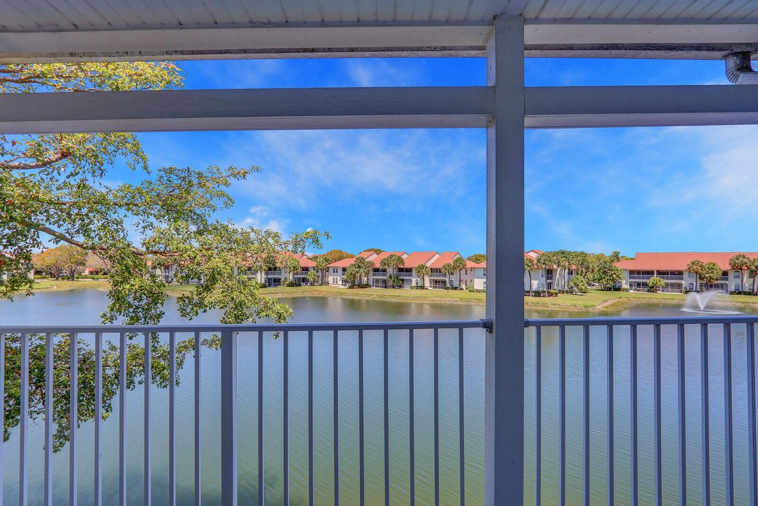 Под контрактом: $250,000 (2 спален, 2 ванн, 770 Квадратных фут)