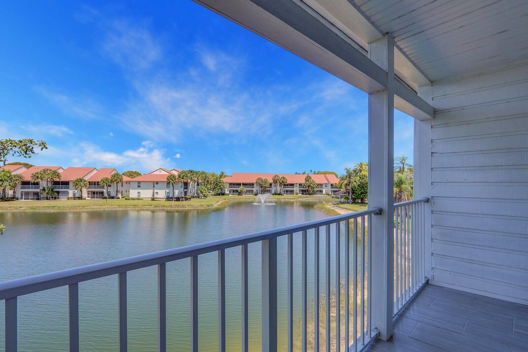 Под контрактом: $250,000 (2 спален, 2 ванн, 770 Квадратных фут)