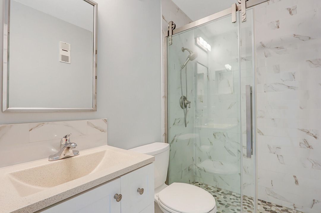 Под контрактом: $250,000 (2 спален, 2 ванн, 770 Квадратных фут)