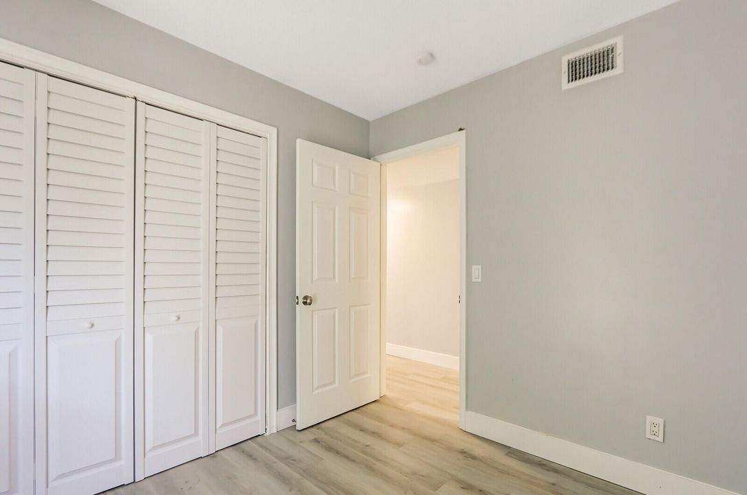 Под контрактом: $250,000 (2 спален, 2 ванн, 770 Квадратных фут)