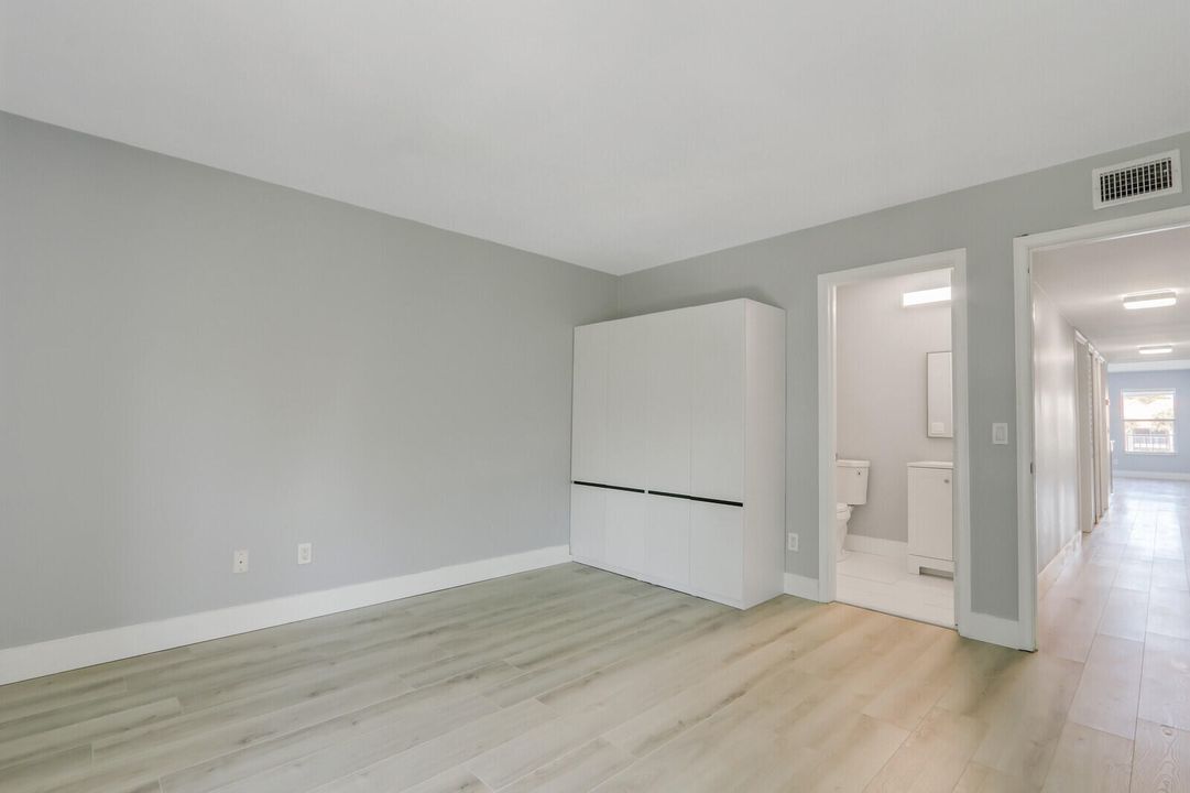 Под контрактом: $250,000 (2 спален, 2 ванн, 770 Квадратных фут)