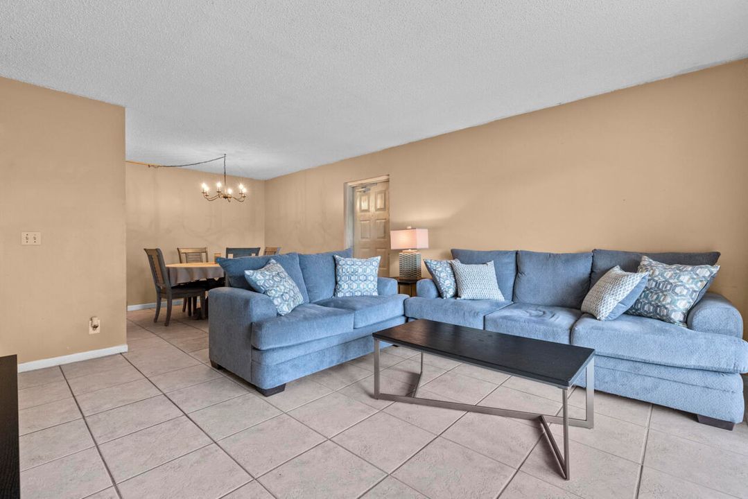 Под контрактом: $149,000 (2 спален, 2 ванн, 1064 Квадратных фут)