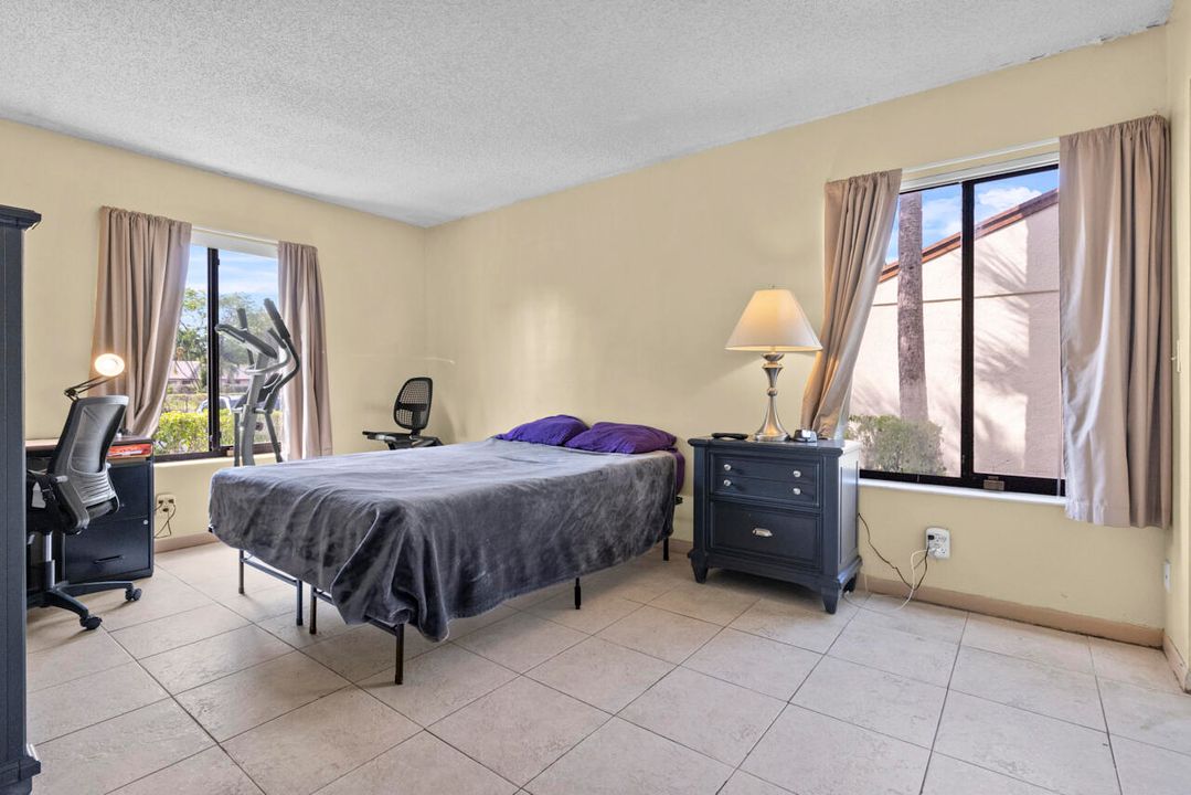 Под контрактом: $149,000 (2 спален, 2 ванн, 1064 Квадратных фут)