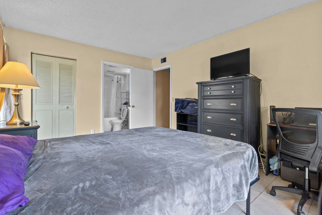 Под контрактом: $149,000 (2 спален, 2 ванн, 1064 Квадратных фут)