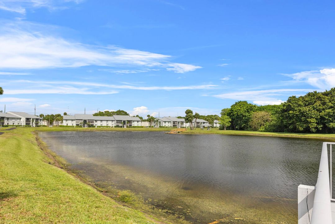 Под контрактом: $149,000 (2 спален, 2 ванн, 1064 Квадратных фут)