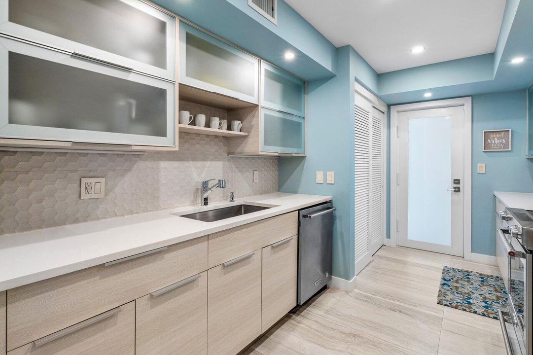 For Rent: $6,000 (3 beds, 2 baths, 1200 Square Feet)