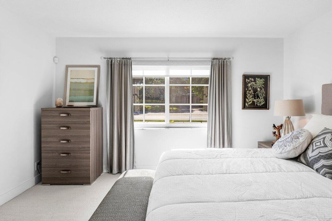 For Rent: $6,000 (3 beds, 2 baths, 1200 Square Feet)