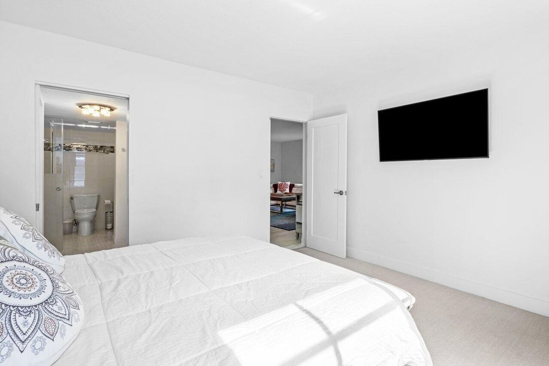 For Rent: $6,000 (3 beds, 2 baths, 1200 Square Feet)