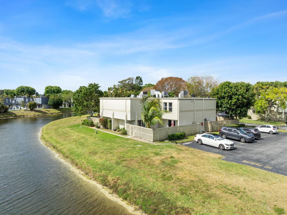 Active With Contract: $300,000 (2 beds, 2 baths, 1577 Square Feet)