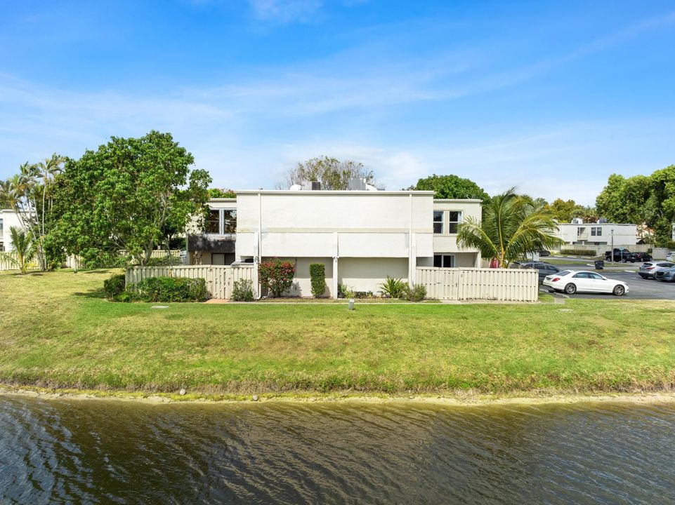 Active With Contract: $300,000 (2 beds, 2 baths, 1577 Square Feet)