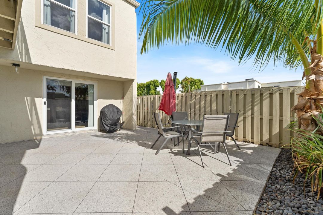 Active With Contract: $300,000 (2 beds, 2 baths, 1577 Square Feet)