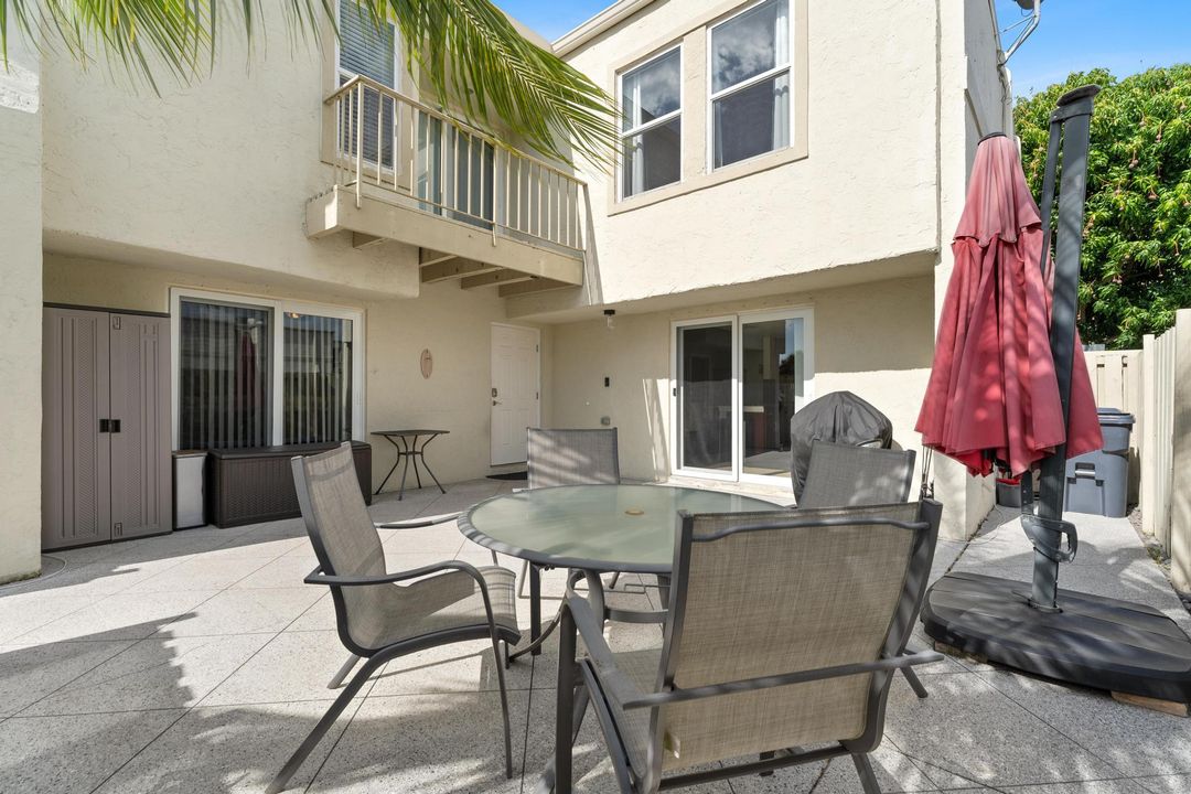 Active With Contract: $300,000 (2 beds, 2 baths, 1577 Square Feet)