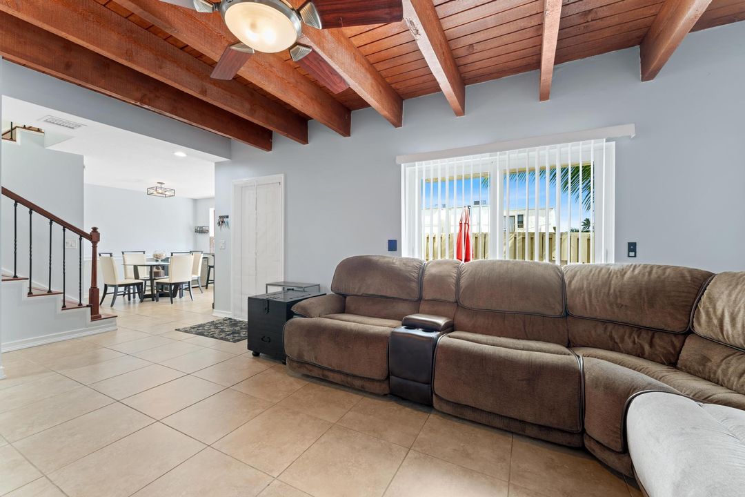 Active With Contract: $300,000 (2 beds, 2 baths, 1577 Square Feet)