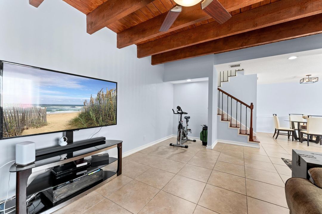 Active With Contract: $300,000 (2 beds, 2 baths, 1577 Square Feet)