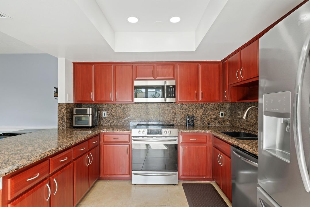 Active With Contract: $300,000 (2 beds, 2 baths, 1577 Square Feet)