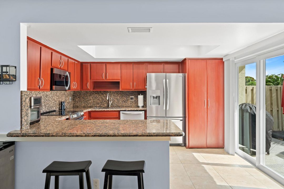 Active With Contract: $300,000 (2 beds, 2 baths, 1577 Square Feet)