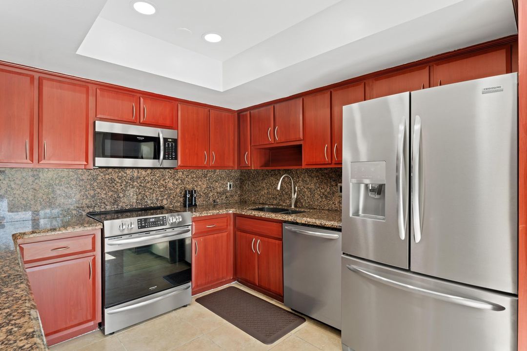 Active With Contract: $300,000 (2 beds, 2 baths, 1577 Square Feet)