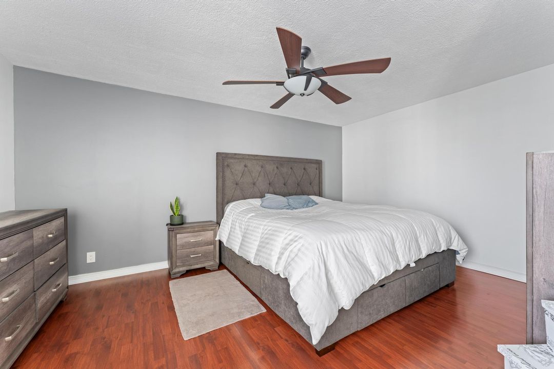 Active With Contract: $300,000 (2 beds, 2 baths, 1577 Square Feet)
