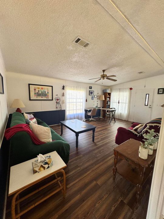 待售: $42,000 (2 贝兹, 2 浴室, 1300 平方英尺)