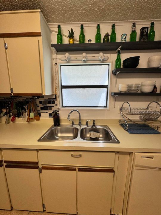 待售: $42,000 (2 贝兹, 2 浴室, 1300 平方英尺)