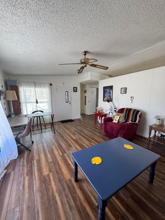 待售: $42,000 (2 贝兹, 2 浴室, 1300 平方英尺)