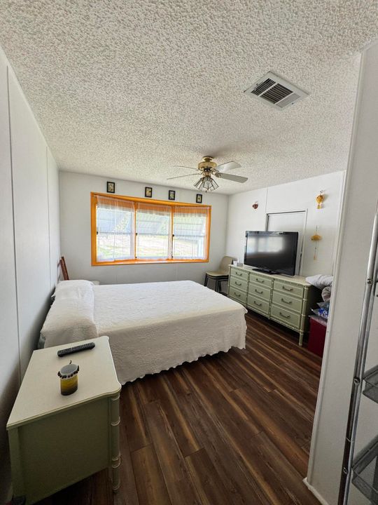 待售: $42,000 (2 贝兹, 2 浴室, 1300 平方英尺)