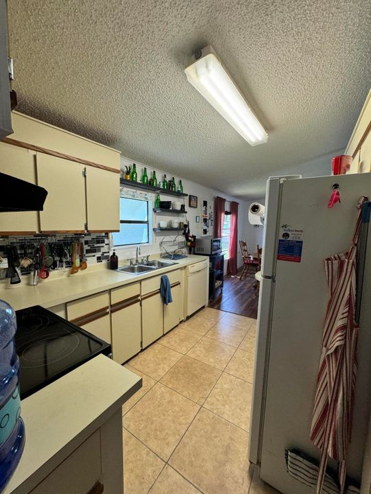 待售: $42,000 (2 贝兹, 2 浴室, 1300 平方英尺)