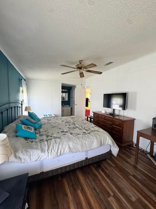 待售: $42,000 (2 贝兹, 2 浴室, 1300 平方英尺)