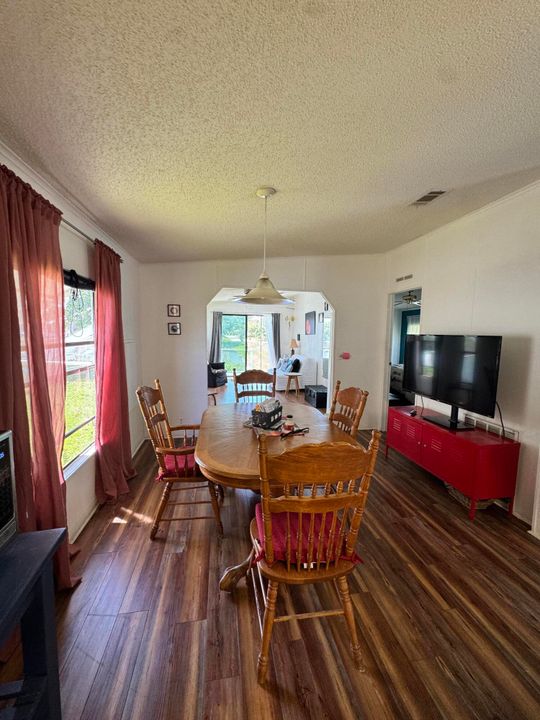 待售: $42,000 (2 贝兹, 2 浴室, 1300 平方英尺)