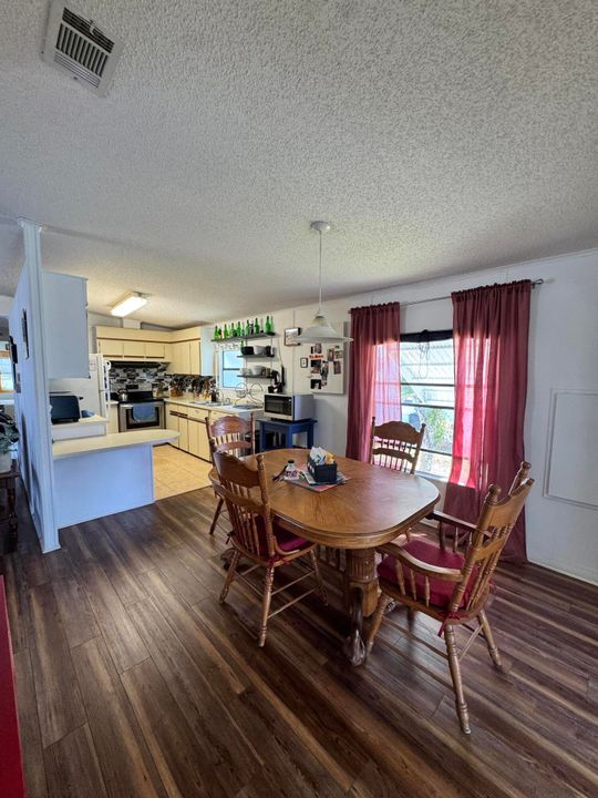 待售: $42,000 (2 贝兹, 2 浴室, 1300 平方英尺)