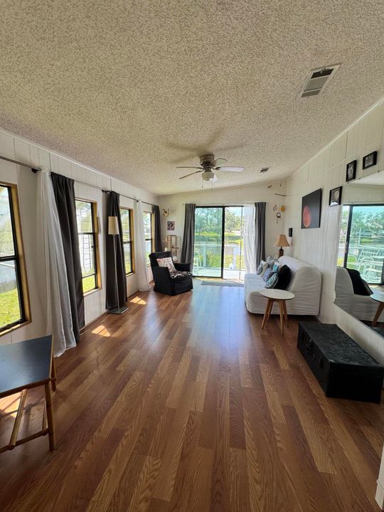 待售: $42,000 (2 贝兹, 2 浴室, 1300 平方英尺)