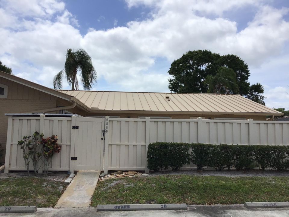 Recently Sold: $340,000 (3 beds, 2 baths, 1276 Square Feet)