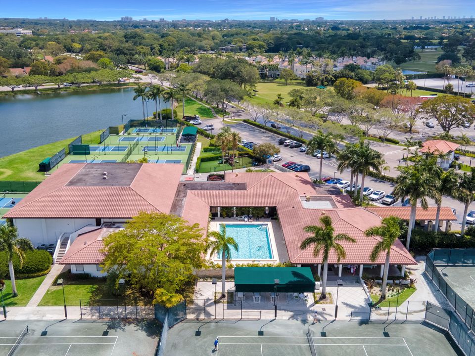 Active With Contract: $475,000 (2 beds, 2 baths, 1135 Square Feet)