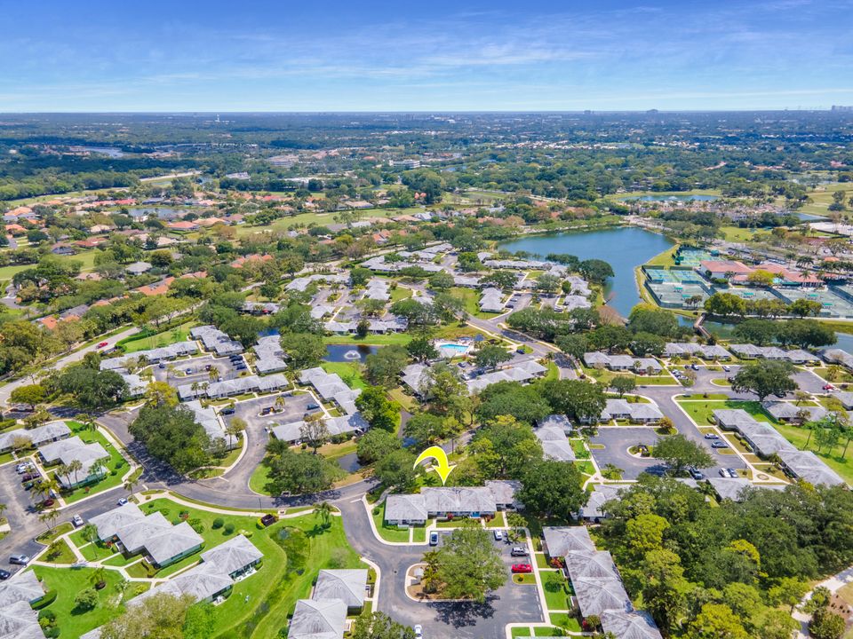 Active With Contract: $475,000 (2 beds, 2 baths, 1135 Square Feet)