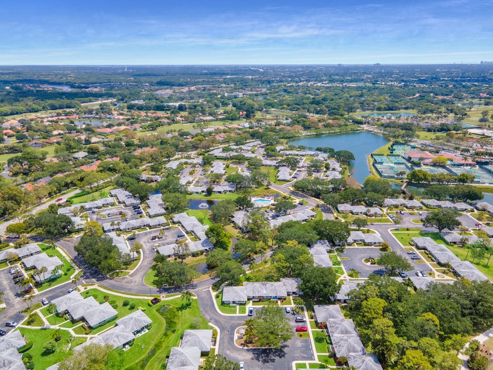 Active With Contract: $475,000 (2 beds, 2 baths, 1135 Square Feet)