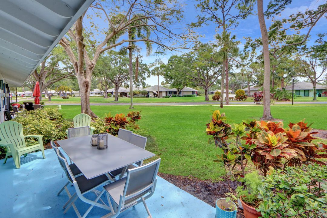 Active With Contract: $475,000 (2 beds, 2 baths, 1135 Square Feet)