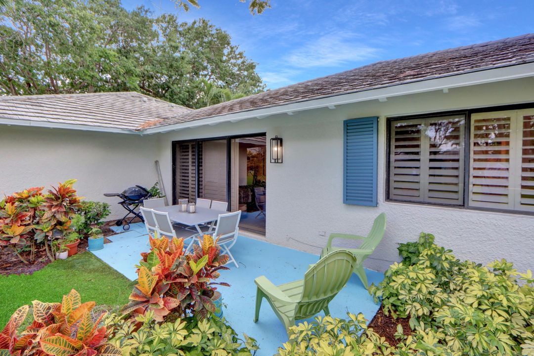 Active With Contract: $475,000 (2 beds, 2 baths, 1135 Square Feet)